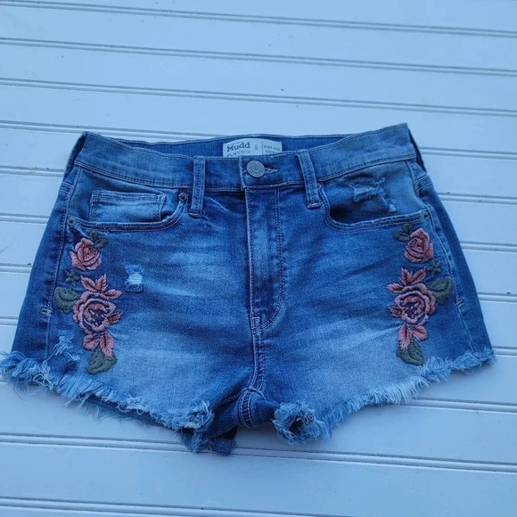 Mudd Shorts FLX Stretch Size 5 High Rise Shortie Denim Rose Embroidered Raw Edge - Picture 1 of 7